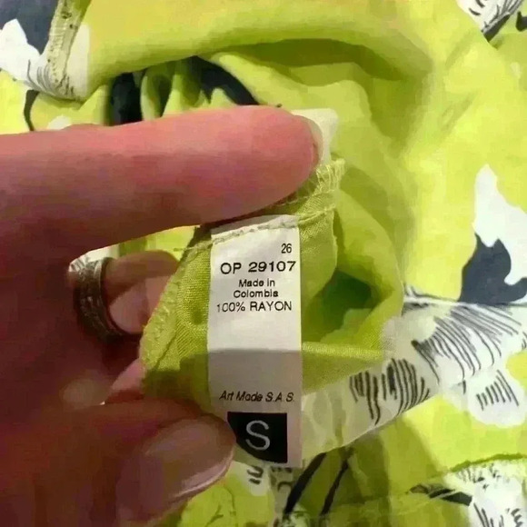 MAAJI Enchanted Mystery Print Cover-Up Dress
Sz Small Neon Yellow Ruffle Hem - Picture 4 of 5